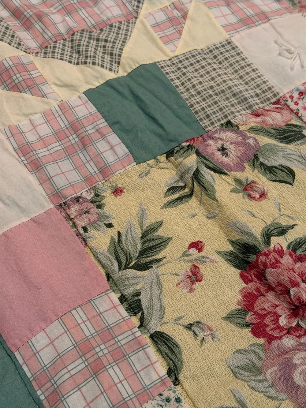 Vintage cottagecore floral plaid patchwork hand tied quilt 83”x80” country style